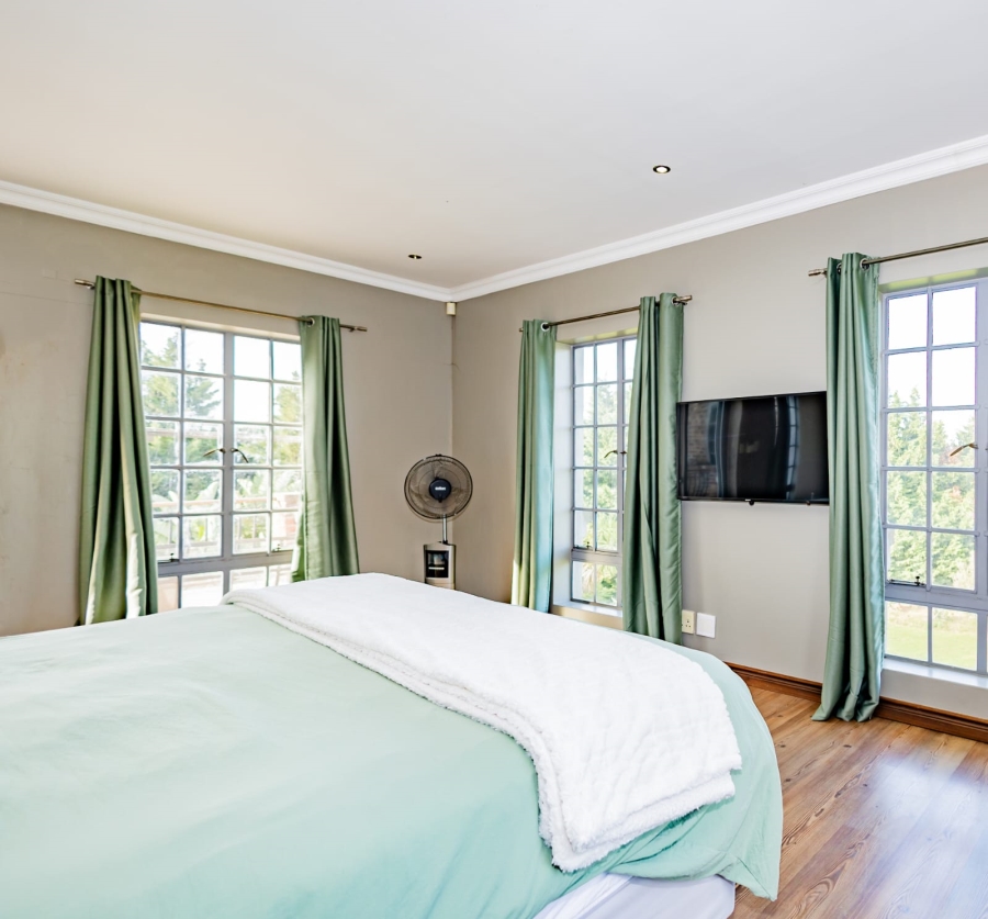 6 Bedroom Property for Sale in Vierlanden Western Cape